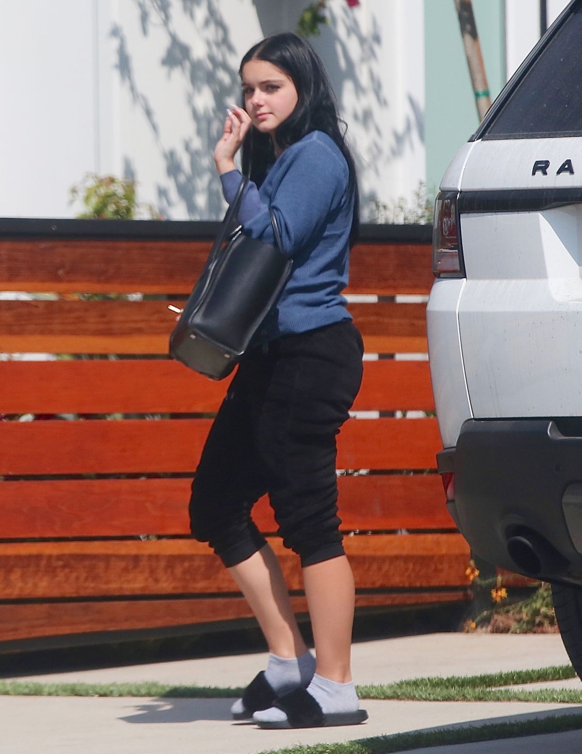 ariel-winter-out-and-about-in-los-angeles-09-20-2017-1.jpg