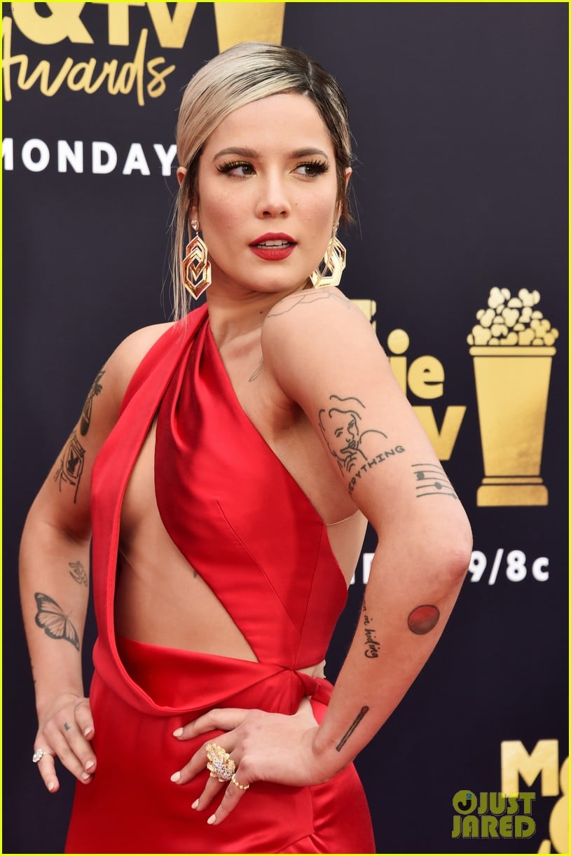 halsey-cozies-up-to-g-eazy-at-mtv-movie-tv-awards-07.jpg