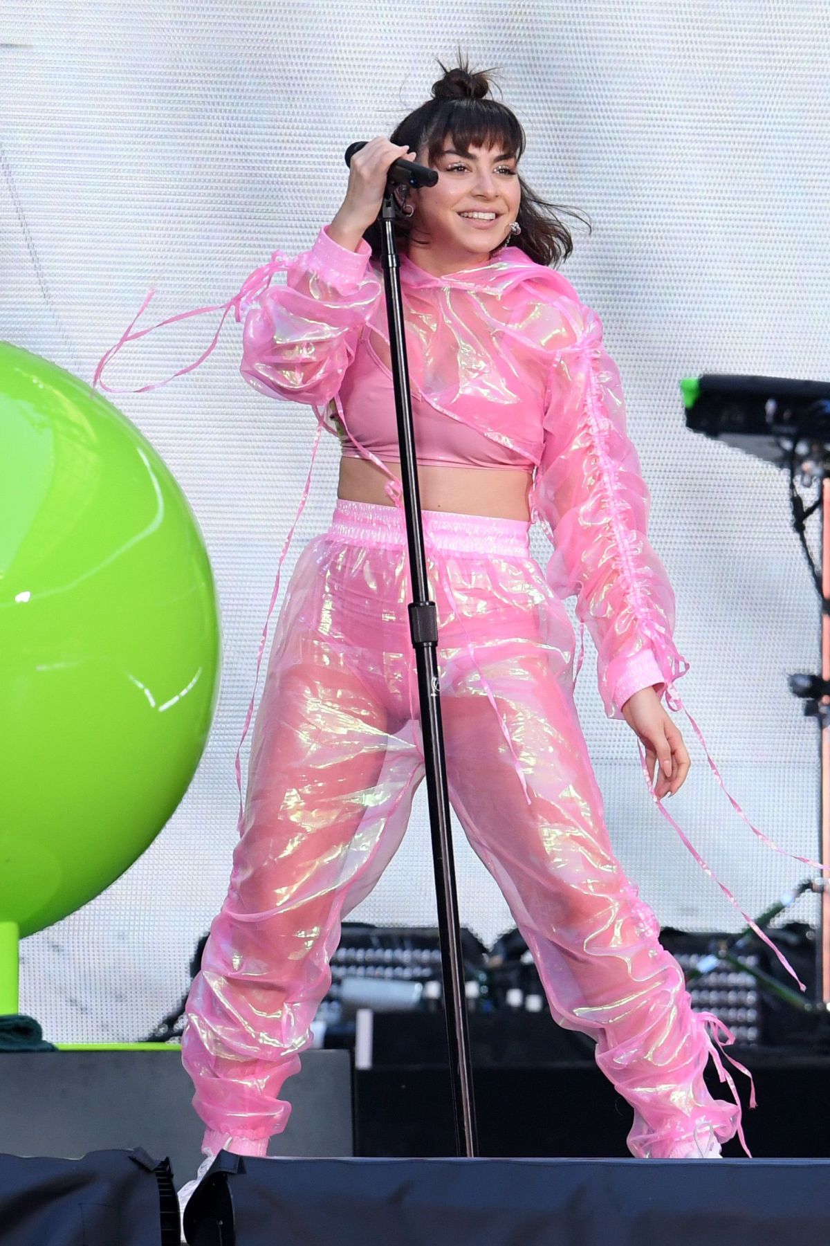 charli-xcx-performs-at-taylor-swift-s-reputation-tour-at-wembley-stadium-in-london-06-22-2018-1.jpg