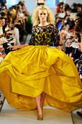 oscar_de_la_renta_rtw_ss2012_runway_01.jpg