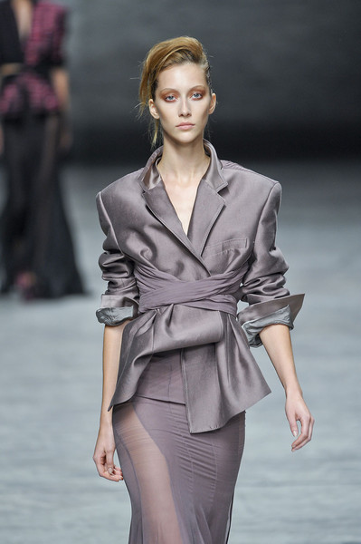 Haider_Ackermann_Spring_2012_RVT9_HI0yu_Tl.jpg