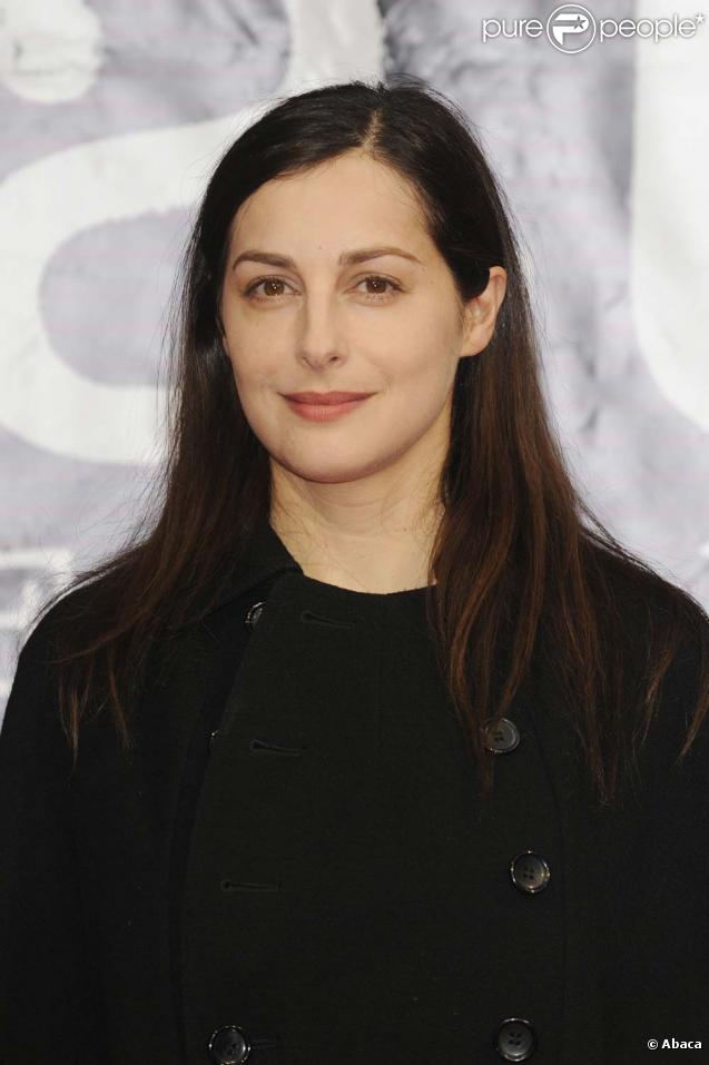 242846-amira-casar-637x0-2.jpg