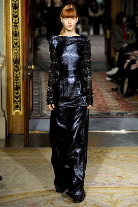 ANTONIO-BERARDI-FALL-RTW-2011-PODIUM-035_runway.jpg