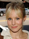 th_18779_Preppie_KristenBell080208-R983_122_1181lo.jpg
