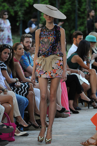 delpozo_pasarela_875629360_320x480.jpg