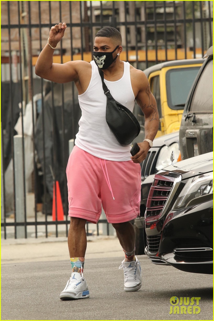 nelly-big-arm-muscles-dwts-practice-01.jpg