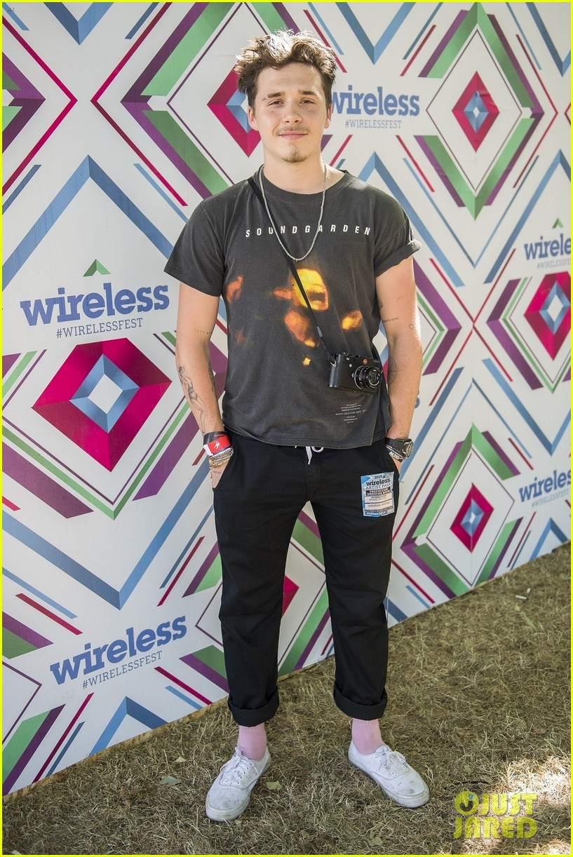 brooklyn-beckham-hangs-out-at-wireless-festival-01.jpg