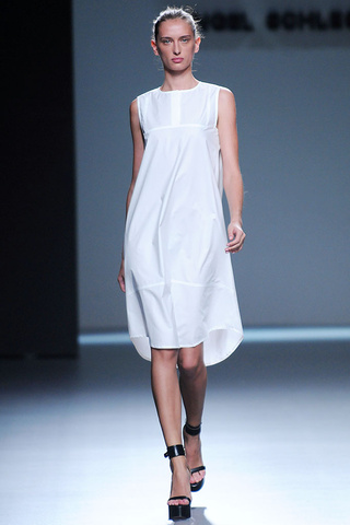 angel_schlesser_pasarela_842266388_320x480.jpg