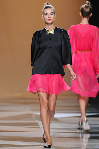 ailanto_pasarela_692899188_320x480.jpg