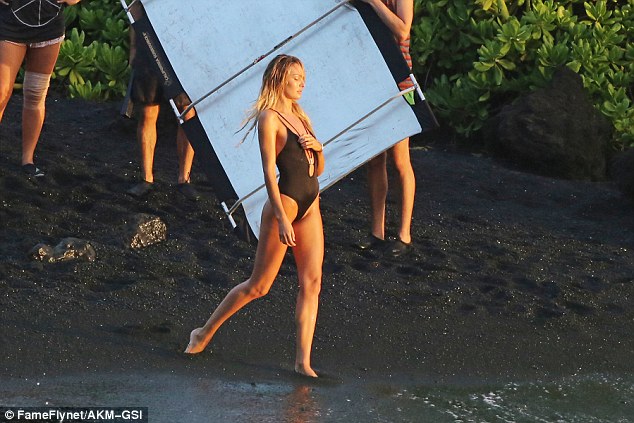 1412282249428_wps_48_EXCLUSIVE_Maui_HI_Victori.jpg