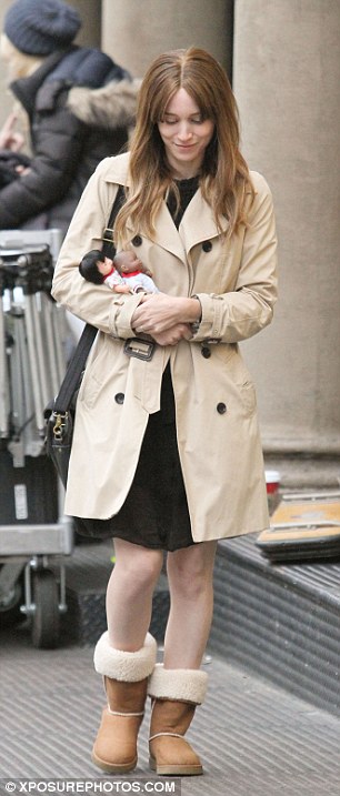 article-2249536-168D60DF000005DC-159_306x717.jpg