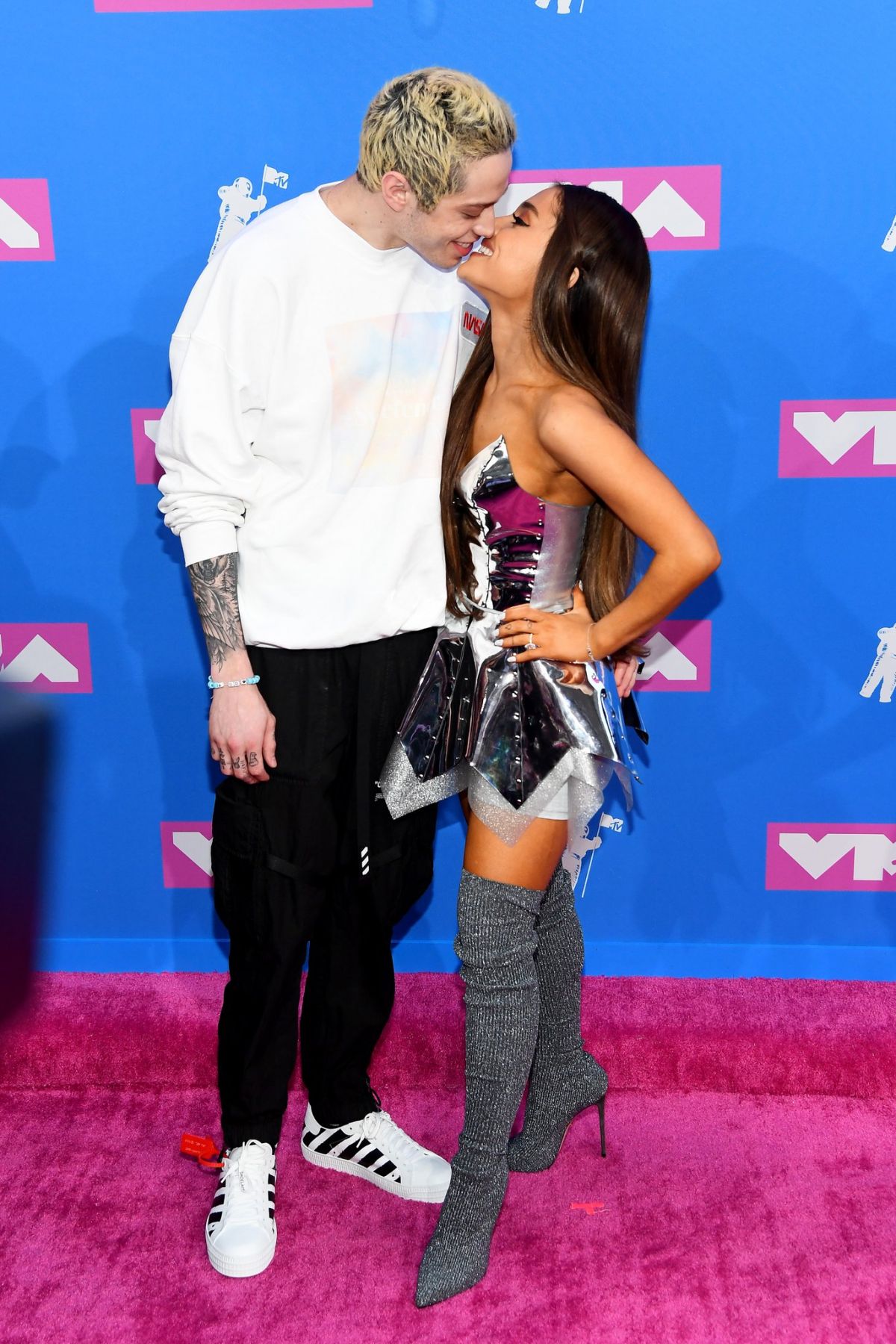 ariana-grande-at-mtv-video-music-awards-in-new-york-08-20-2018-4.jpg