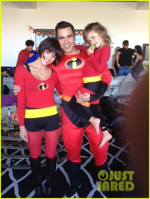 jessica-alba-family-the-incredibles-for-halloween-05.jpg