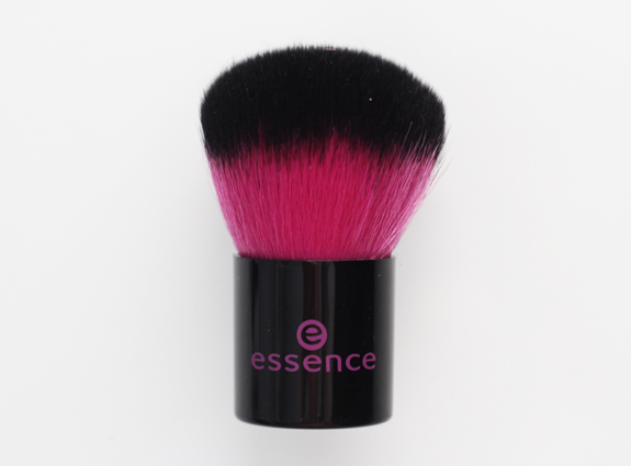 essence_kabuki_brush02.jpg