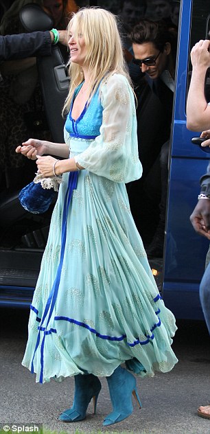article-2010058-0CCE860D00000578-339_306x632.jpg