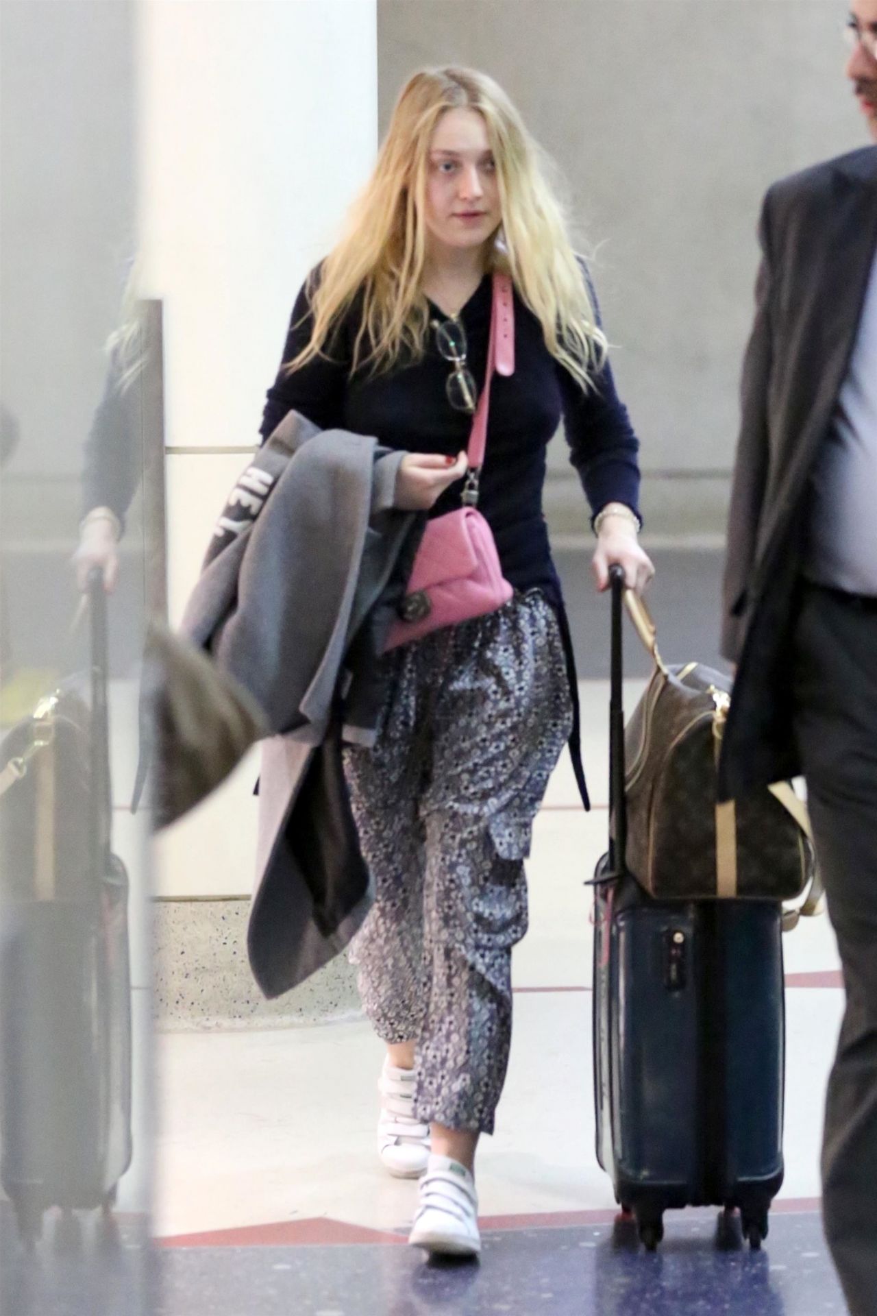 dakota-fanning-at-lax-airport-12-19-2017-5.jpg