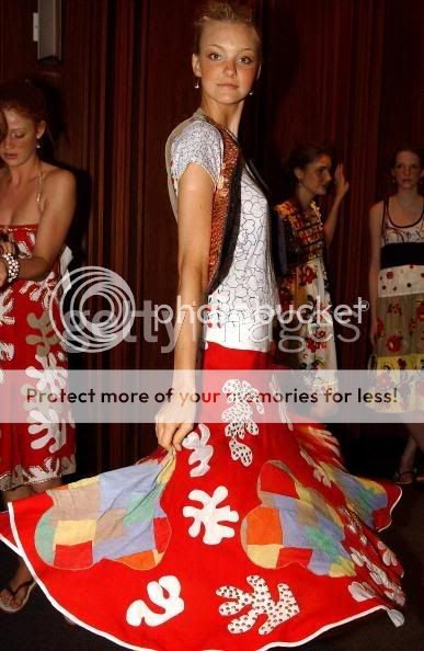 Victoria's Secret Fashion Show - Caroline Ribeiro 2002 - Second segment