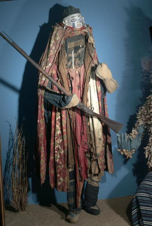 Gelede_mask_and_costume_AMNH-489x727.jpg