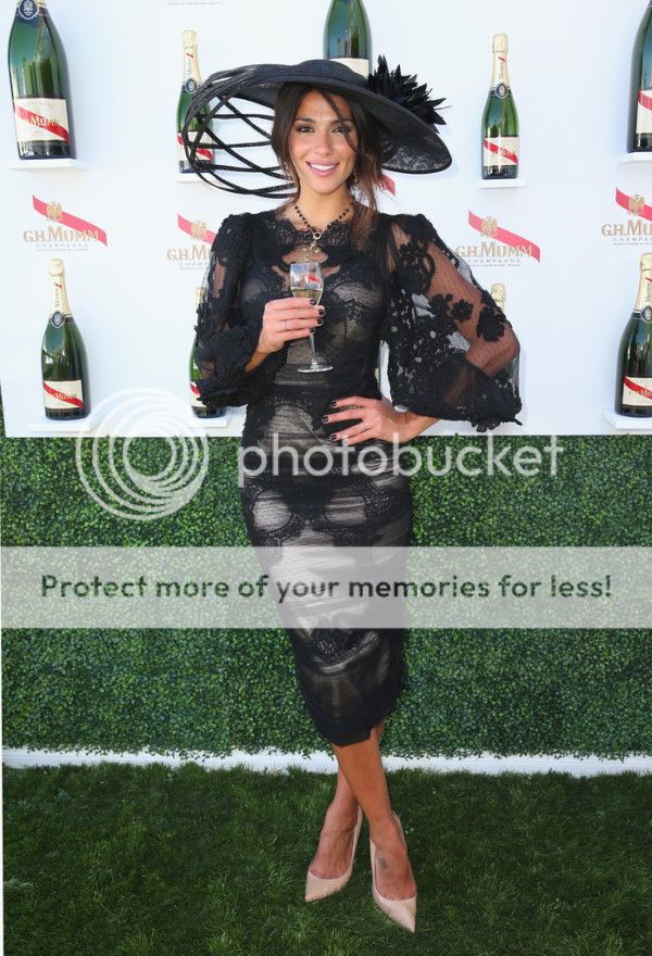 Pia-Miller-in-Dolce-Gabbana-Victoria-Derby-Day-600x880_zps44ac5f7d.jpg