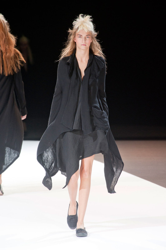 Yohji_Yamamoto_Spring_2013_t_In_N22_TTSZJx.jpg