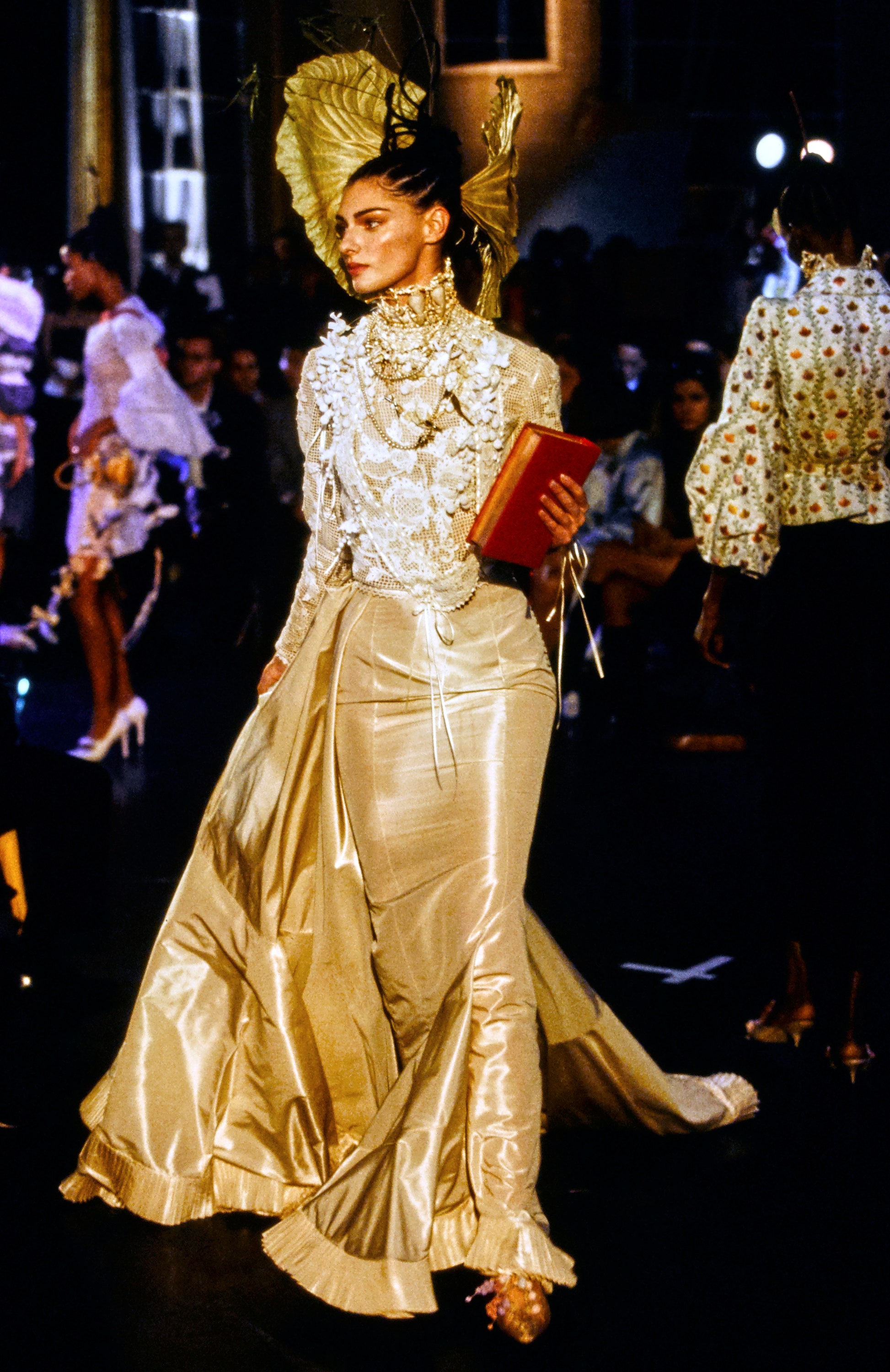 JOHN-GALLIANO-SPRING-1996-RTW-015.jpg