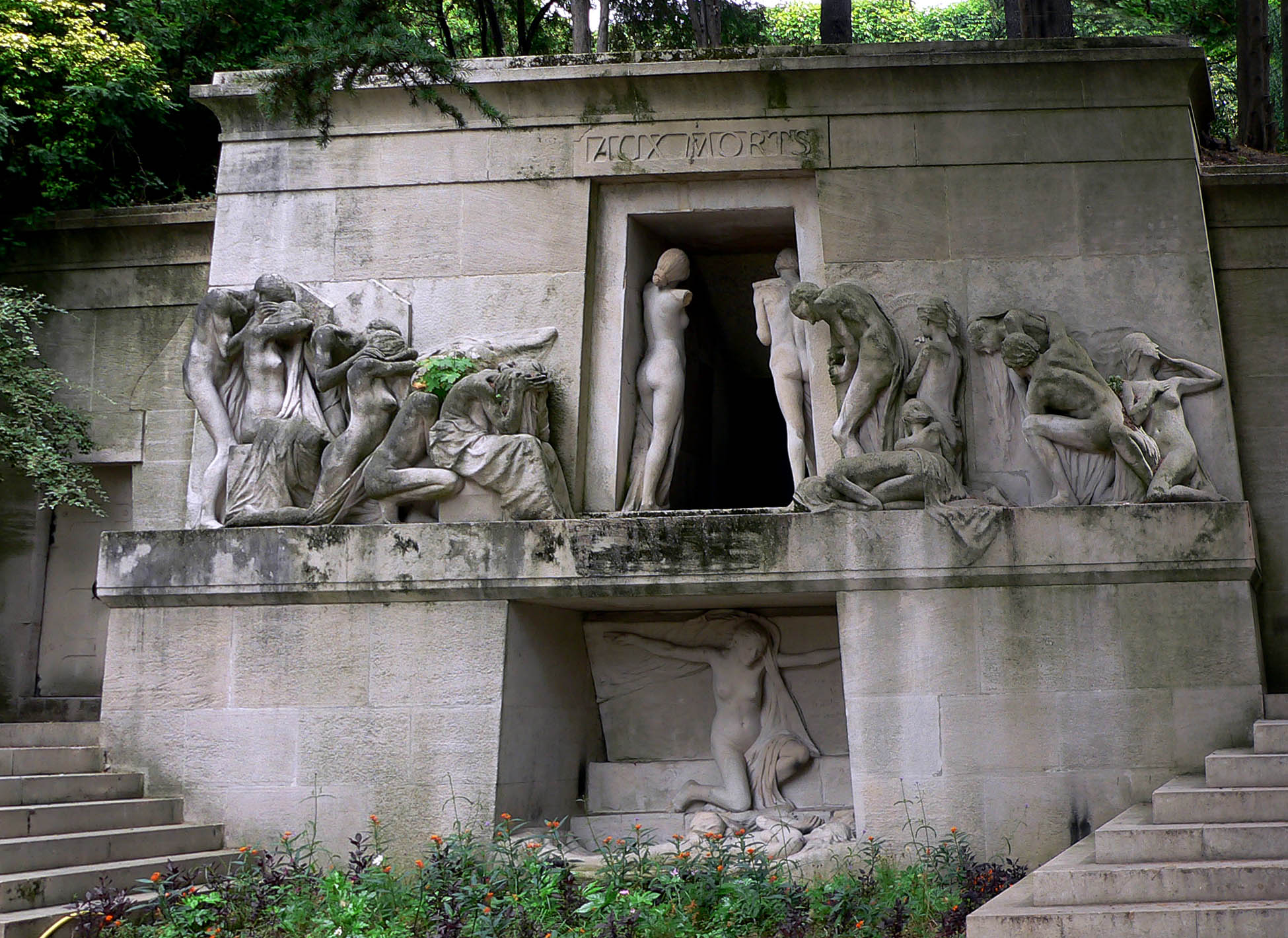 Pere-Lachaise_Aux_Mortes.jpg