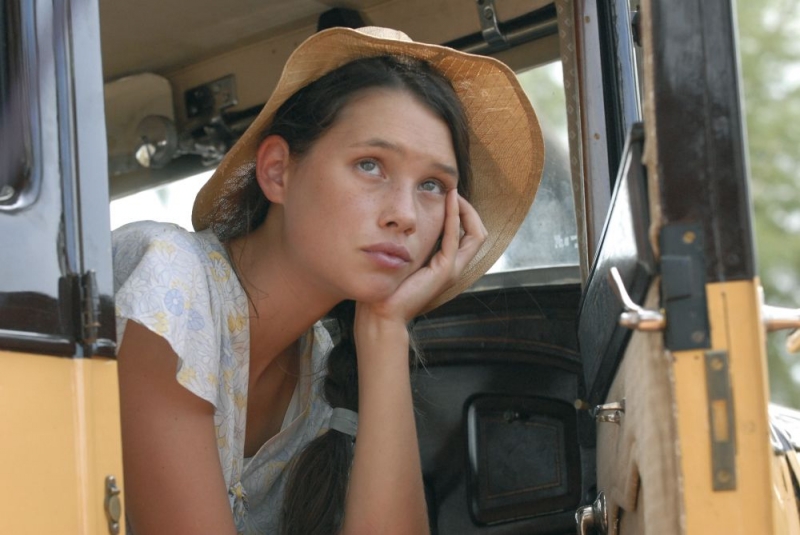 astrid-berges-frisbey-in-una-scena-del-film-un-barrage-contre-le-pacifique-the-sea-wall-90932.jpg