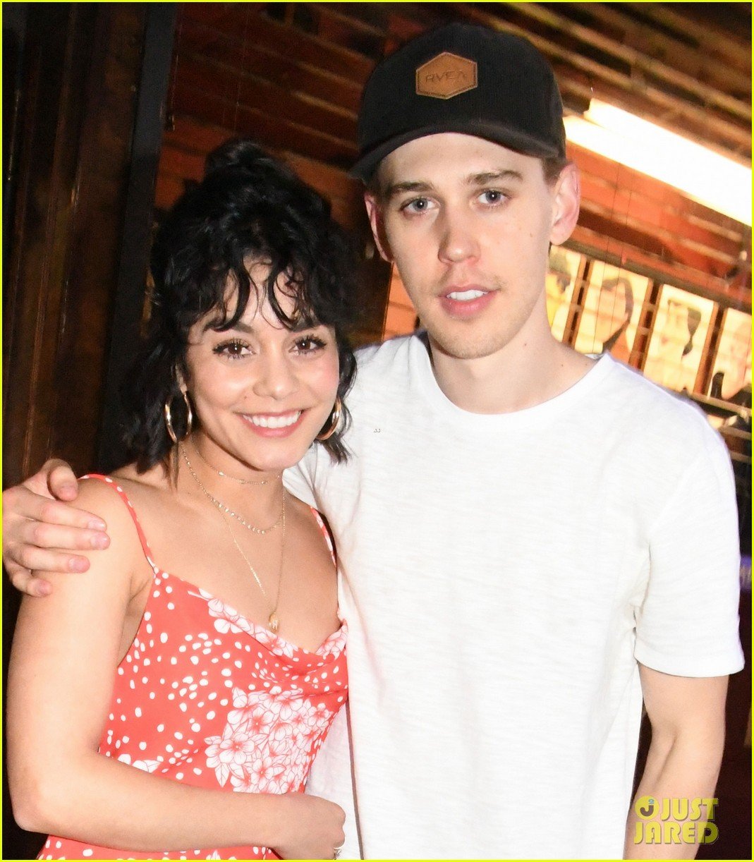 vanessa-hudgens-austin-butler-closing-night-on-broadway-02.jpg