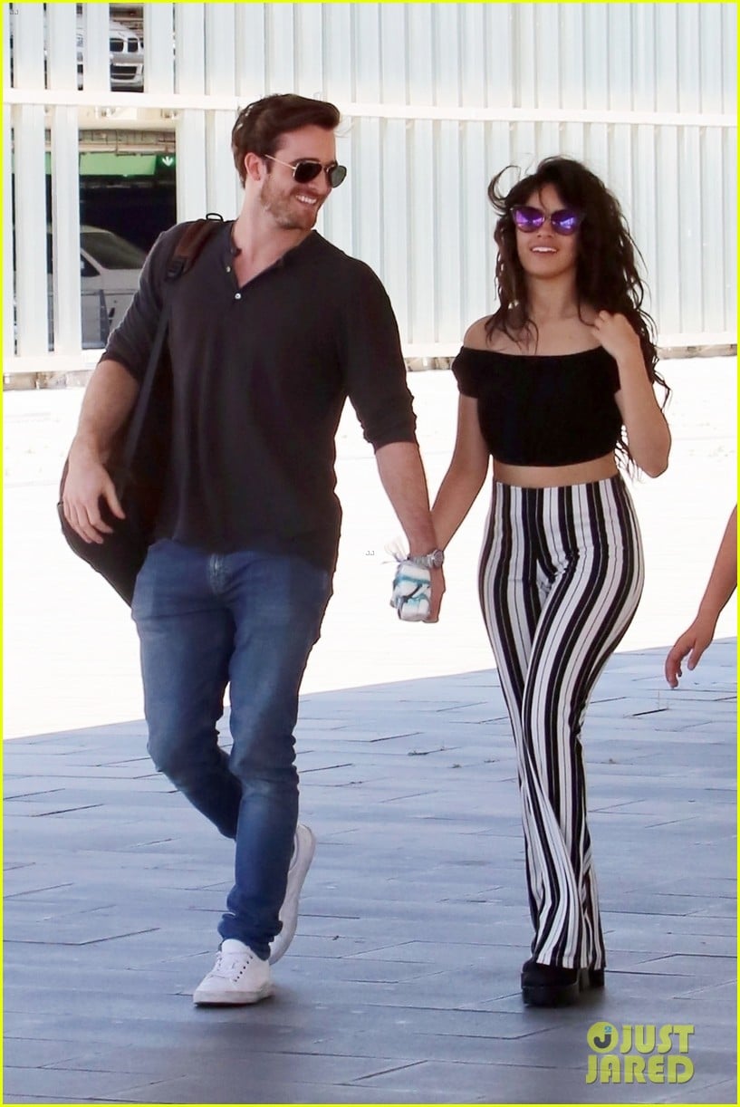 camila-cabello-boyfriend-matthew-hussey-pda-spain-04.jpg