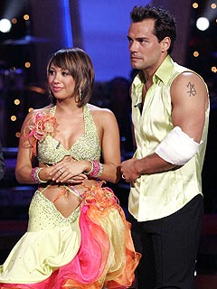 dwts1_240x320.jpg
