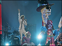 _44213638_mika203_ap.jpg