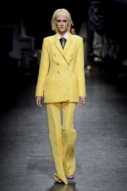 Trussardi_1911_Spring_2013_f_HRg_YPQMMp4x.jpg