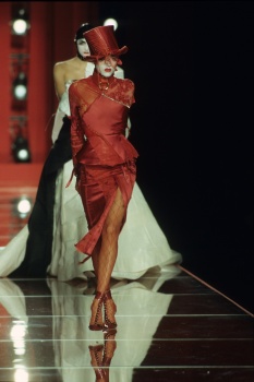 Christian Dior 1996-2002 : The John Galliano Early Years, Page 21