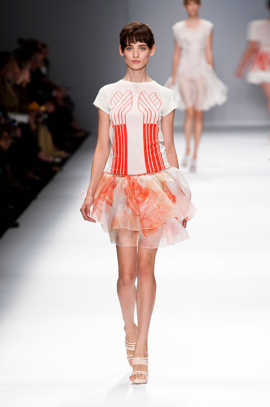 Cacharel_Spring_2013_rt_ZG_7qini9x.jpg