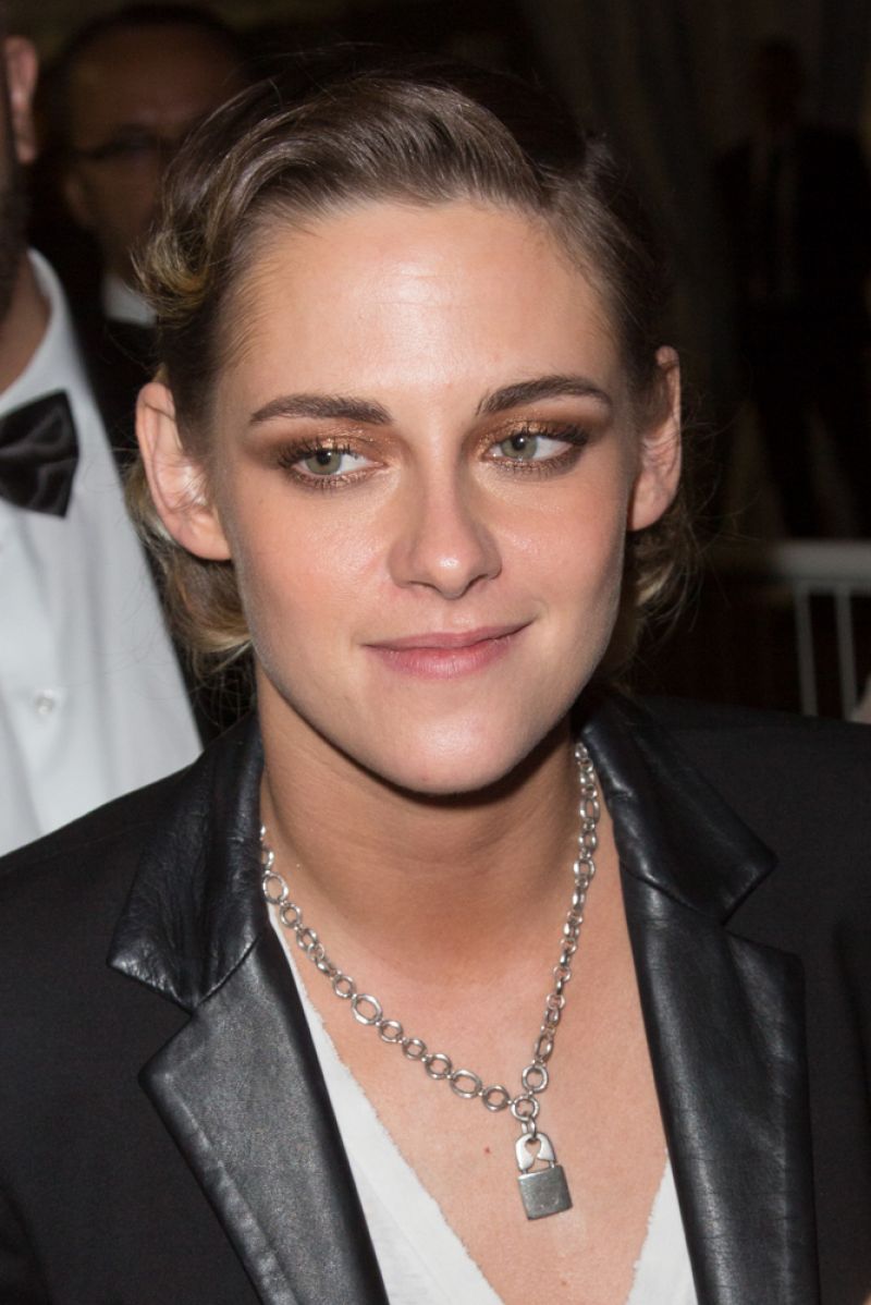 kristen-stewart-l-agora-at-cannes-film-festival-2.jpg