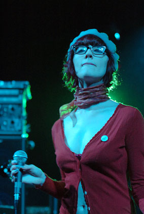 long_blondes_001_284x420.jpg
