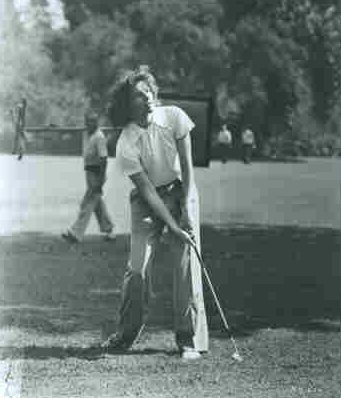 Katharine-Hepburn-playing-golf-in-pants.jpg