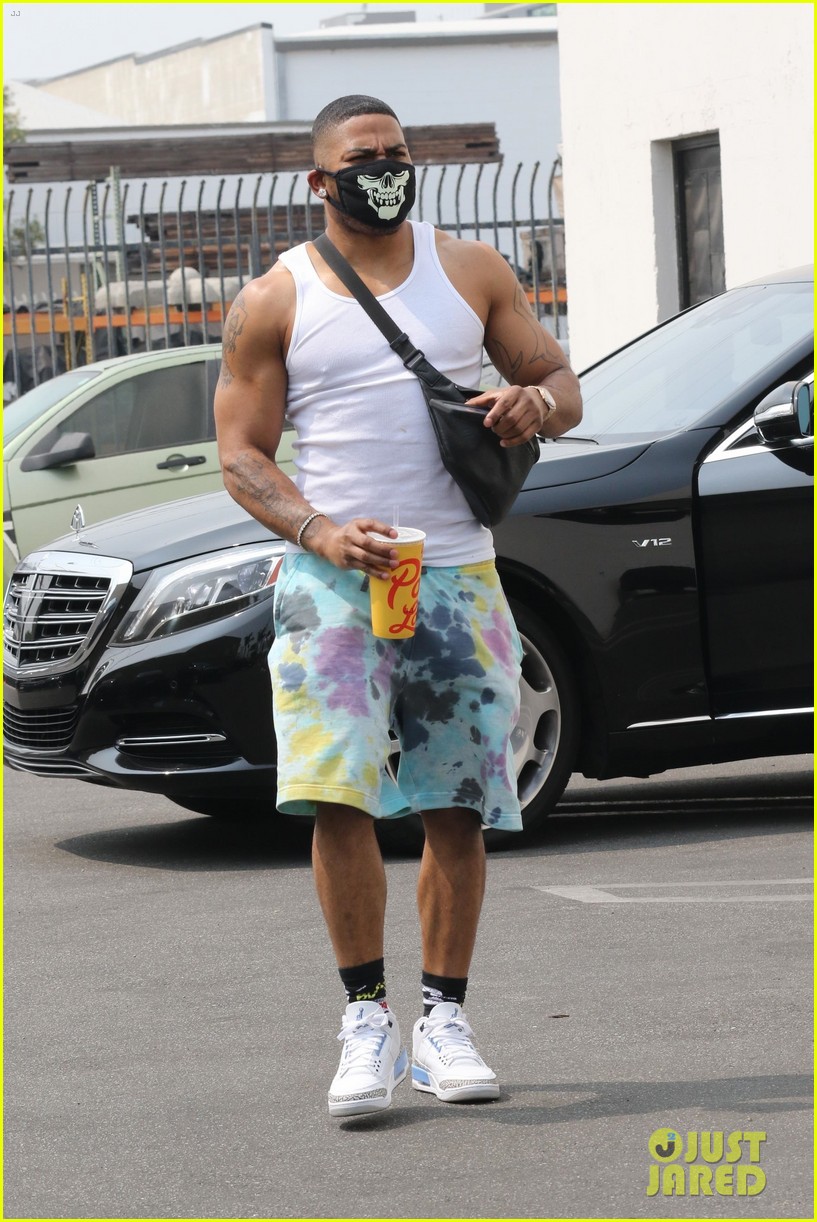 nelly-big-arm-muscles-dwts-practice-02.jpg