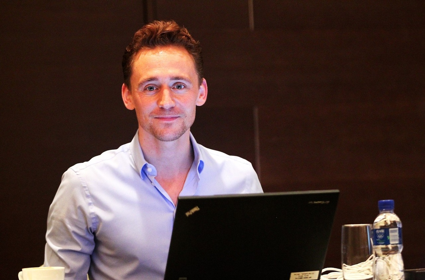 1118full-tom-hiddleston.jpg