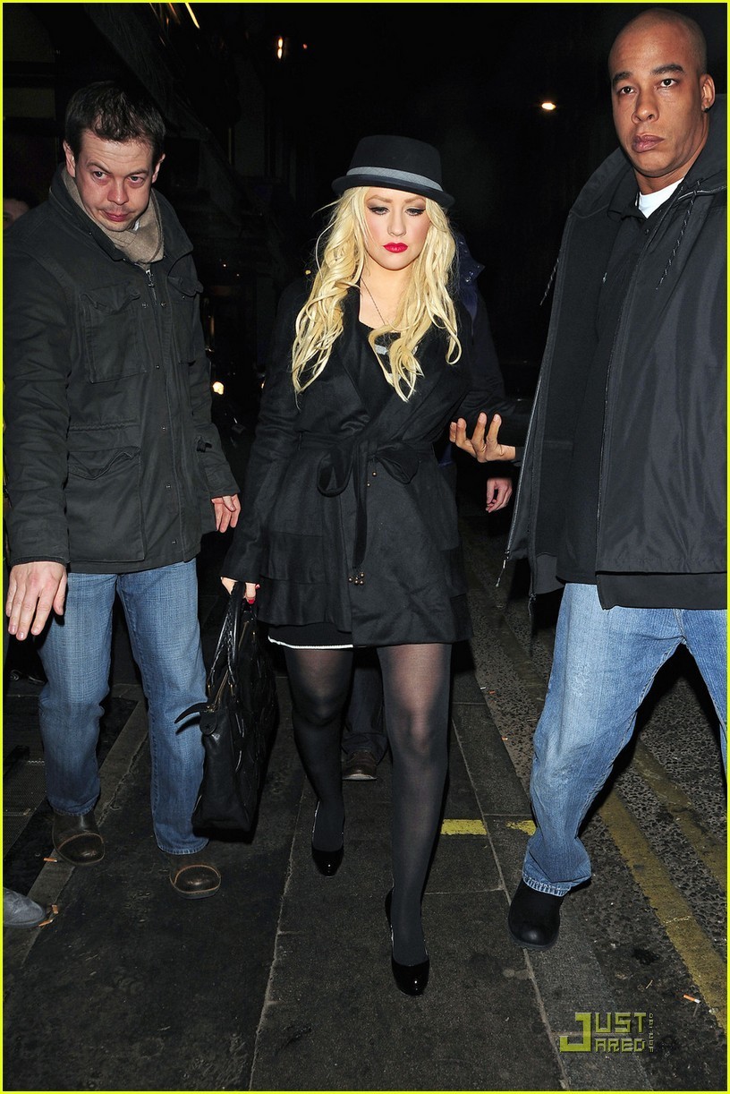 Christina-out-in-London-christina-aguilera-17665981-816-1222.jpg