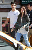 th_63011_taylor-selena-date-2-18may09_122_1111lo.jpg