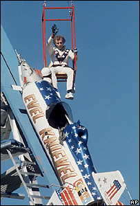 _42346941_knievel_300_ap.jpg