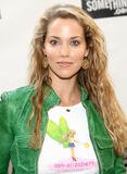 th_63404_Celebutopia-Elizabeth_Berkley-Do_Something_Awards_and_official_pre-party_for_the_2008_Teen_Choice_Awards-03_122_463lo.jpg