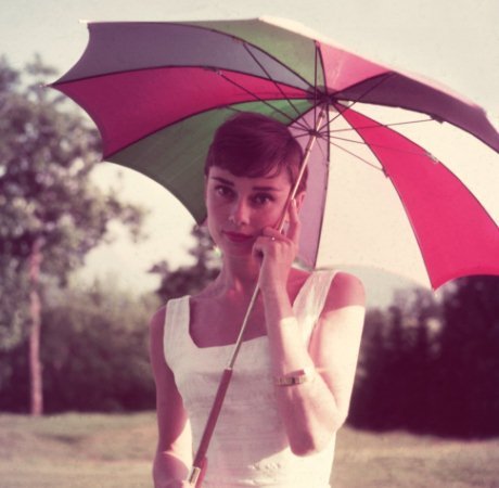 Audrey-audrey-hepburn-14516550-460-450.jpg