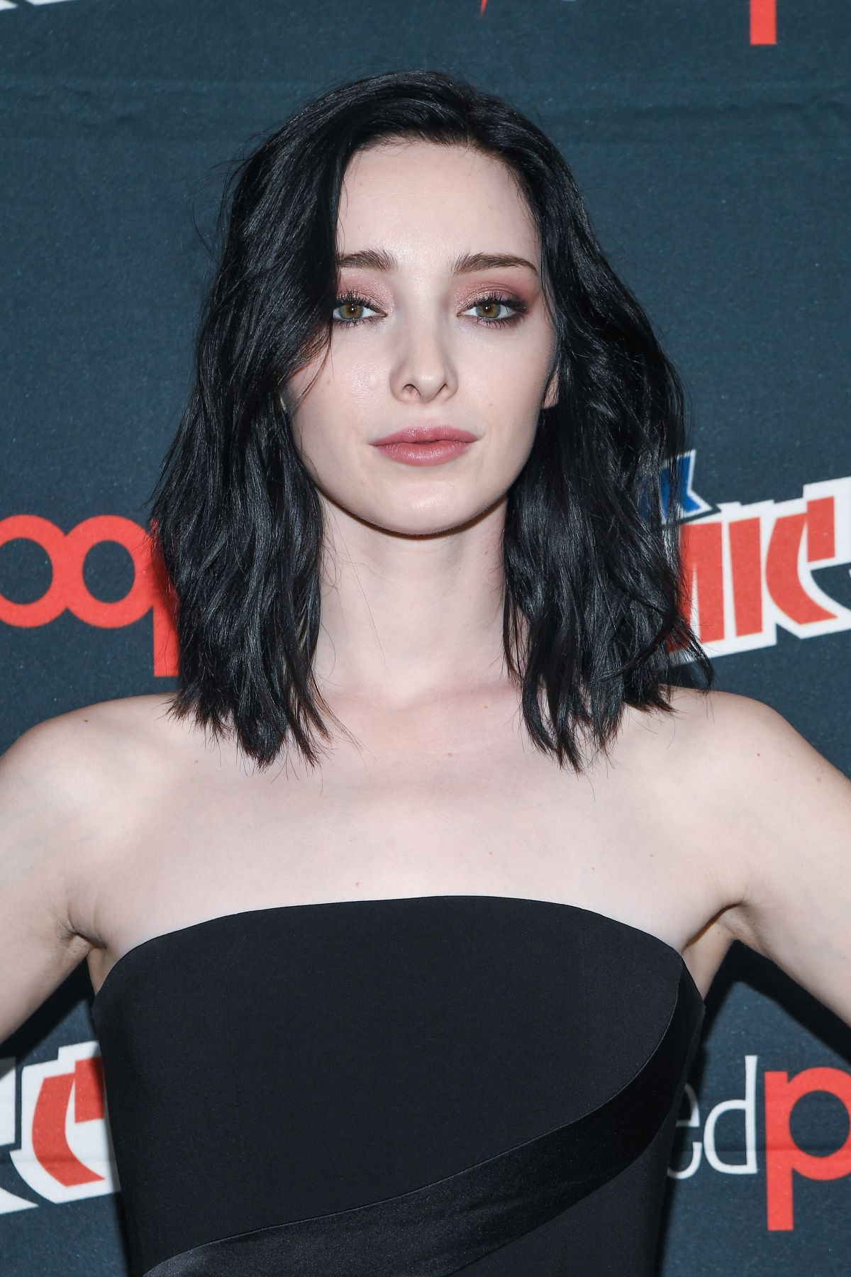 emma-dumont-at-the-gifted-press-line-at-comic-con-in-new-york-10-08-2017-1.jpg