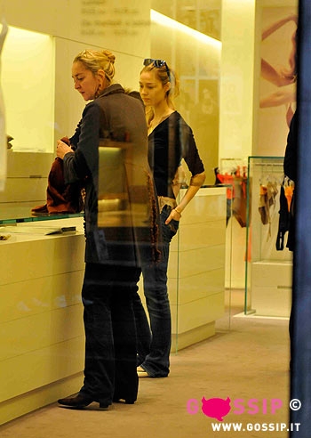 beatrice_borromeo_shopping_milanese_67b0.jpg