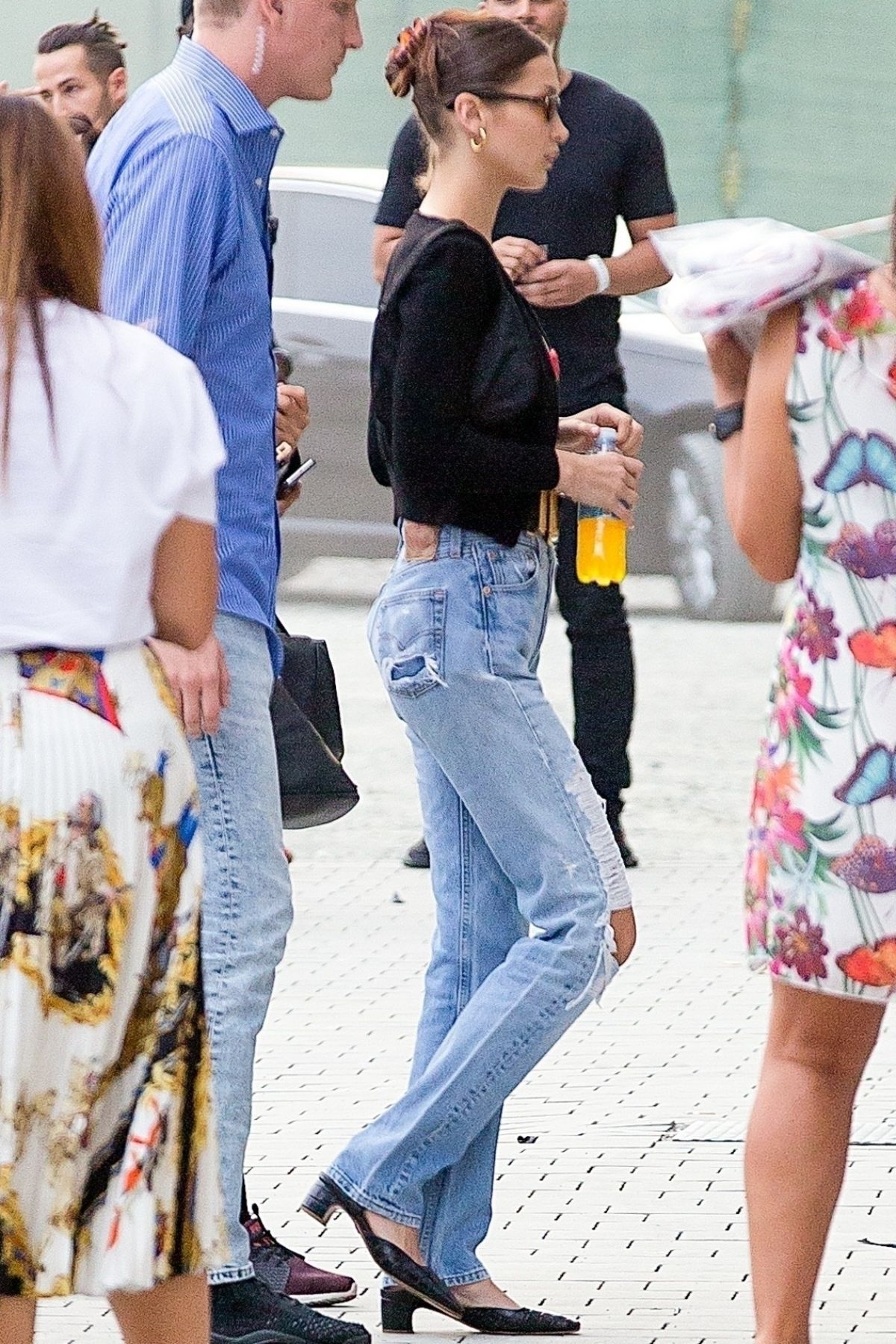 bella-hadid-out-in-milan-09-21-2018-0.jpg