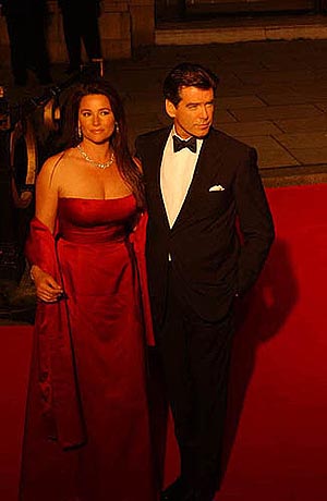 tmb_Pierce%20Brosnan%20&KeelyShayeSmith2.jpg