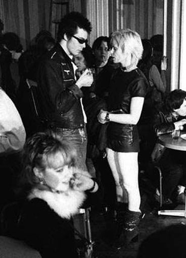 Sid-Vicious-and-Vivienne-Westwood_-Notre-Dame.jpg