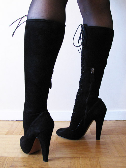 alaia_black_boots_03.jpg